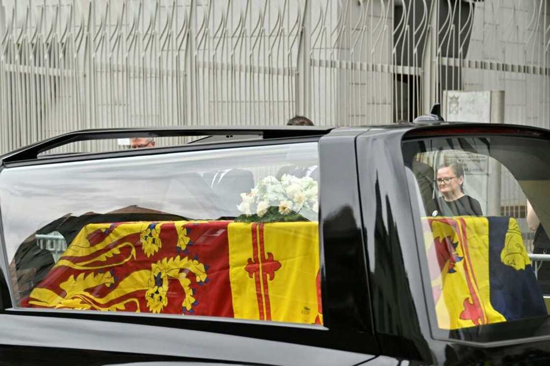 The hearse carrying the coffin of Queen Elizabeth II, draped in the Royal Standard of Scotland, is driven through Edinburgh towards the Palace of Holyroodhouse, on September 11, 2022 The hearse carrying the coffin of Queen Elizabeth II, draped in the Royal Standard of Scotland, is driven through Edinburgh towards the Palace of Holyroodhouse, on September 11, 2022