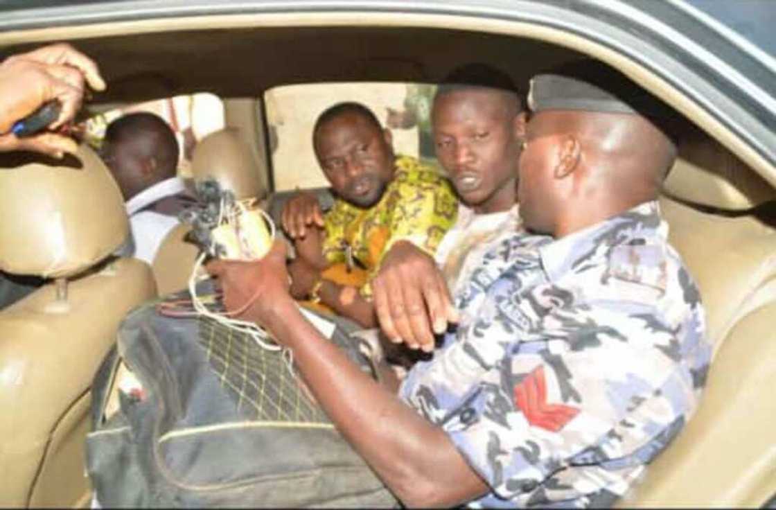 Da duminsa: An damke dan kunar bakin wake da yaje tayar da Bam Coci a Kaduna Da duminsa: An damke dan kunar bakin wake da yaje tayar da Bam Coci a Kaduna