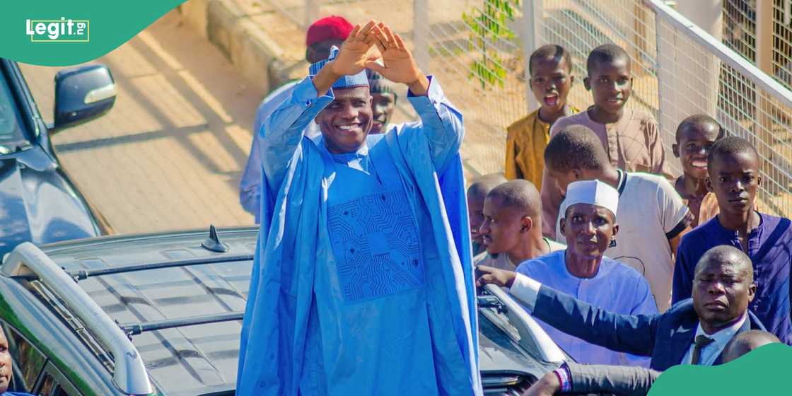 Tambuwal was welcomed by a rousing crowd following his release from EFCC custody.