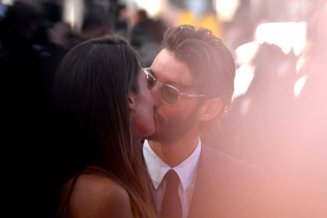 Qui est Natasha Andrews: la discrète compagne de Pierre Niney Qui est Natasha Andrews: la discrète compagne de Pierre Niney