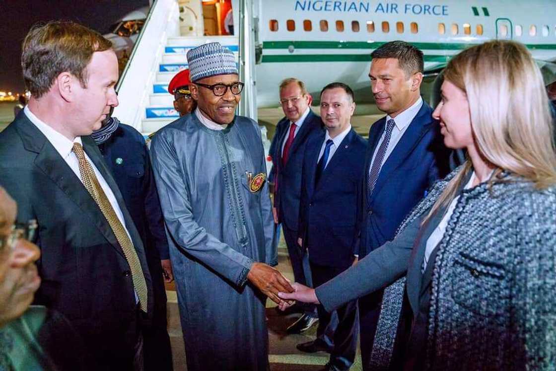 Shugaba Buhari ya dira birnin Sochi, kasar Rasha (Hotuna) Shugaba Buhari ya dira birnin Sochi, kasar Rasha (Hotuna)