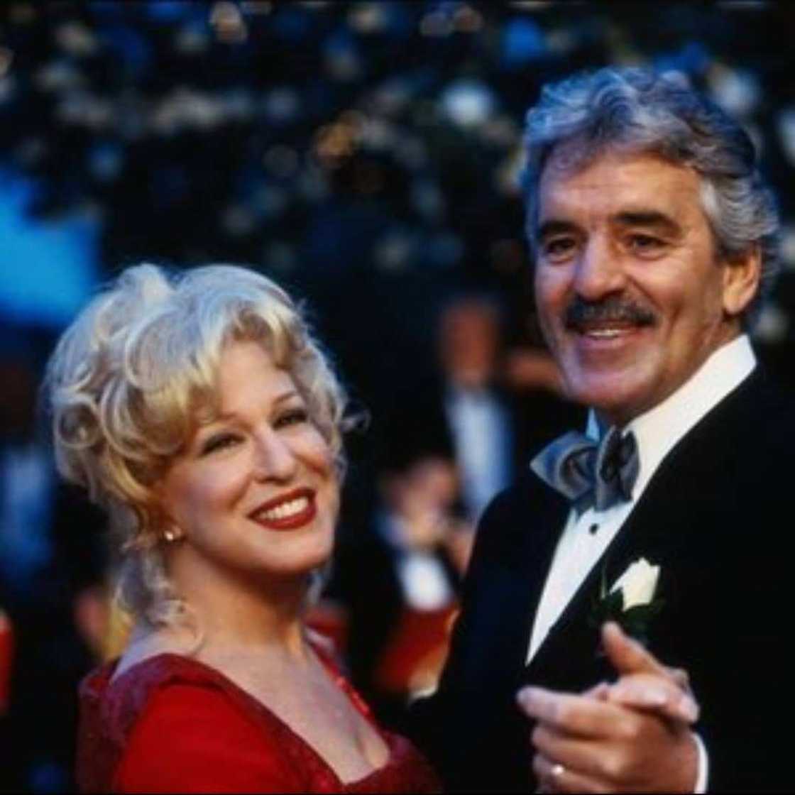 Dennis Farina biography