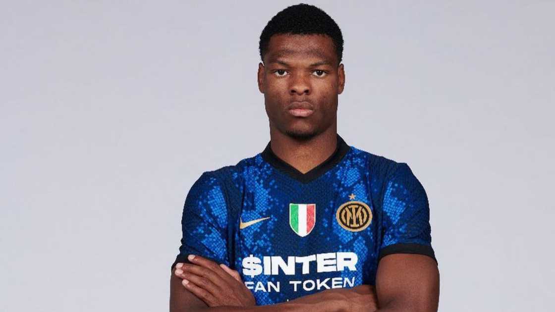 best right-backs in FIFA best right-backs in FIFA