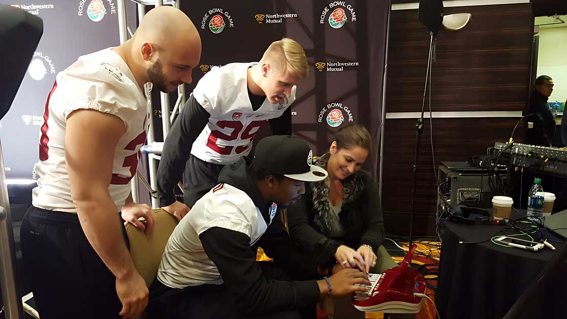 Debra Bollman shows Stanford football players how a steno works. Debra Bollman shows Stanford football players how a steno works.
