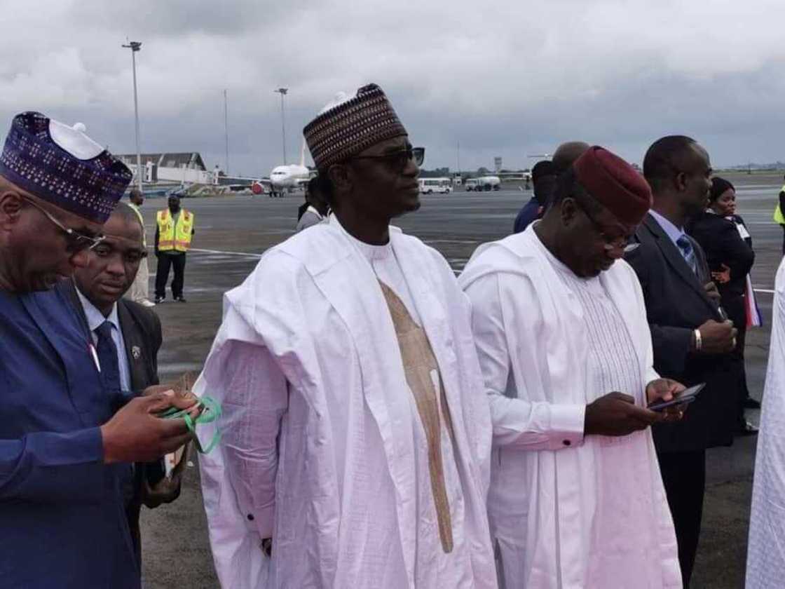 Tension in APC as Prominent Governor Allegedly Plans to Resign, Media Aide Reacts Tension in APC as Prominent Governor Allegedly Plans to Resign, Media Aide Reacts