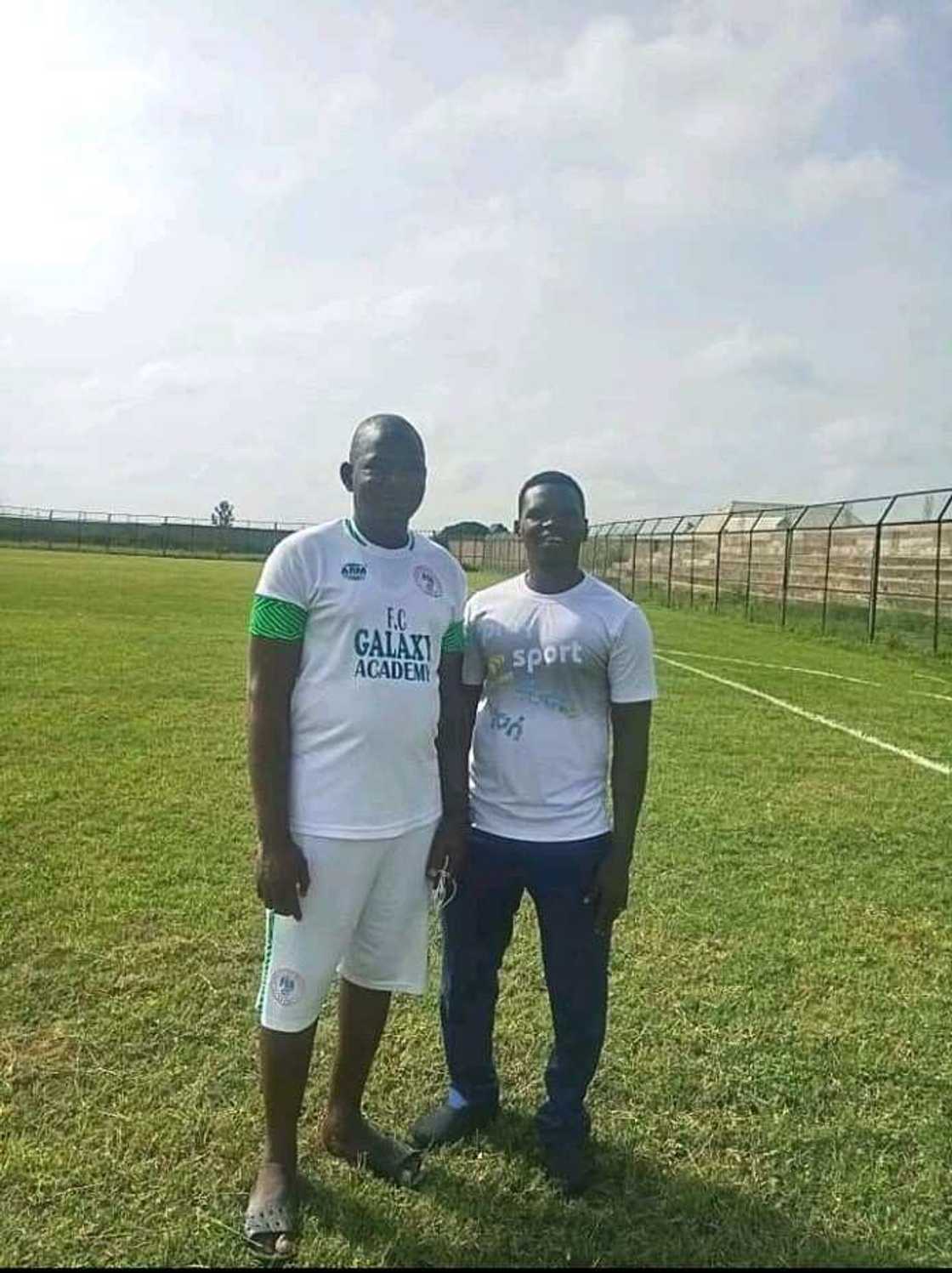 Hotunan katafaren filin wasan kwallon kafa na Kahutu da Rarara ya gina Hotunan katafaren filin wasan kwallon kafa na Kahutu da Rarara ya gina