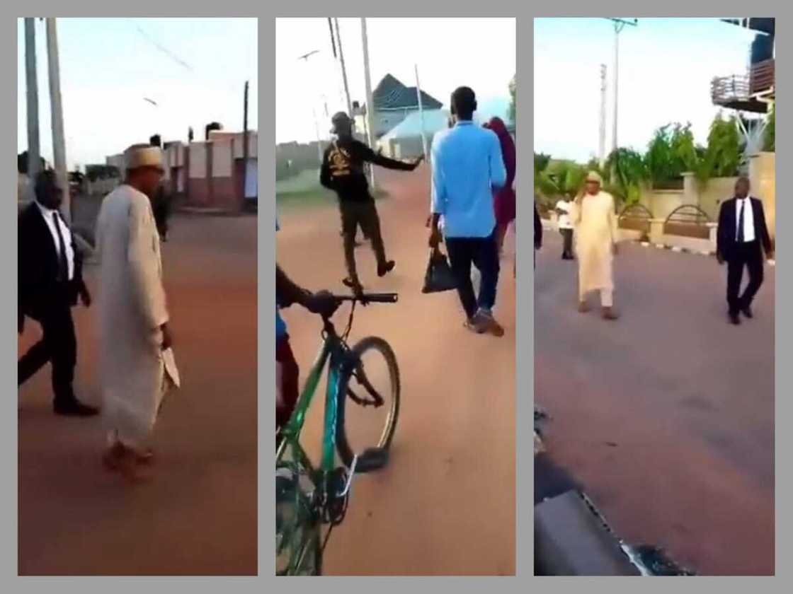 Buhari yana tafiya a titin Daura Buhari yana tafiya a titin Daura