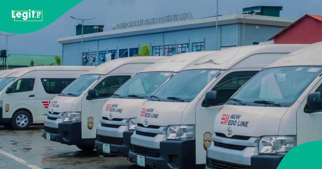 Motocin kamfanin sufuri na gwamnatin jihar Edo. Motocin kamfanin sufuri na gwamnatin jihar Edo.