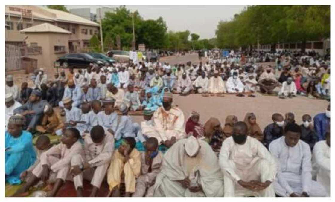 COVID-19: Muslims observe Eid prayers in Kano without social distancing COVID-19: Muslims observe Eid prayers in Kano without social distancing