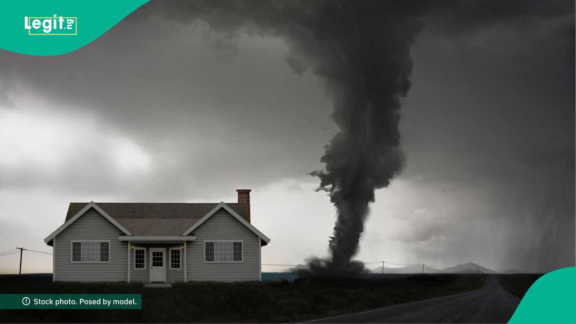 Gidaje masu yawa sun rushe, mutane sun jikkata da guguwa ta afka wa Amurka Gidaje masu yawa sun rushe, mutane sun jikkata da guguwa ta afka wa Amurka