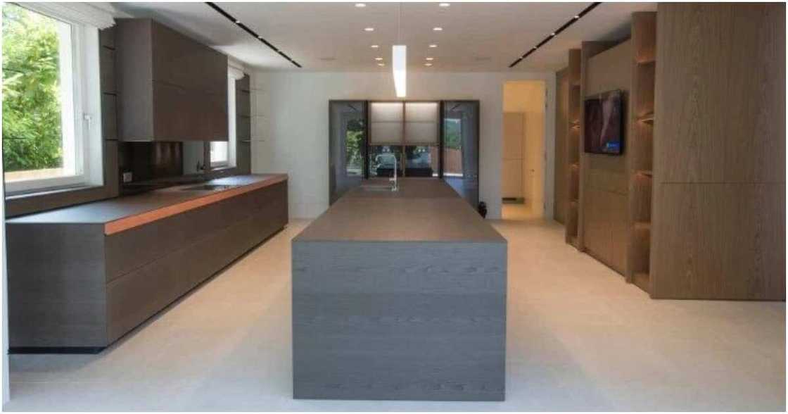 Hotunan katafaren sabon gidan Aubameyang da ya mallaka a birnin London Hotunan katafaren sabon gidan Aubameyang da ya mallaka a birnin London