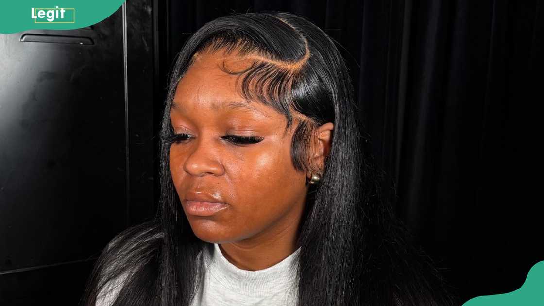 Side part with sculpted baby hairs Side part with sculpted baby hairs