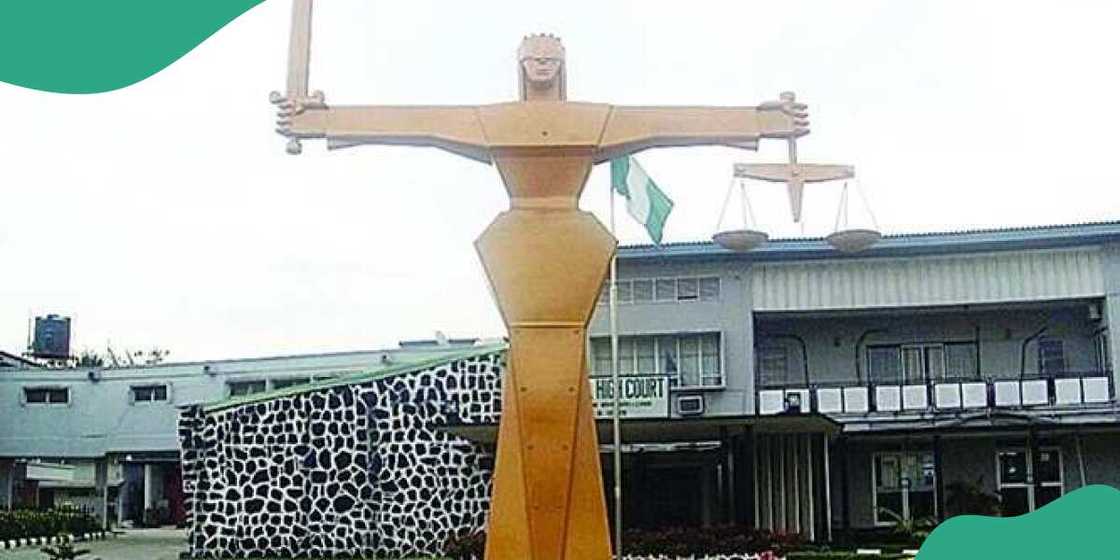 Kotu ta yanke hukunci. Kotu ta yanke hukunci.