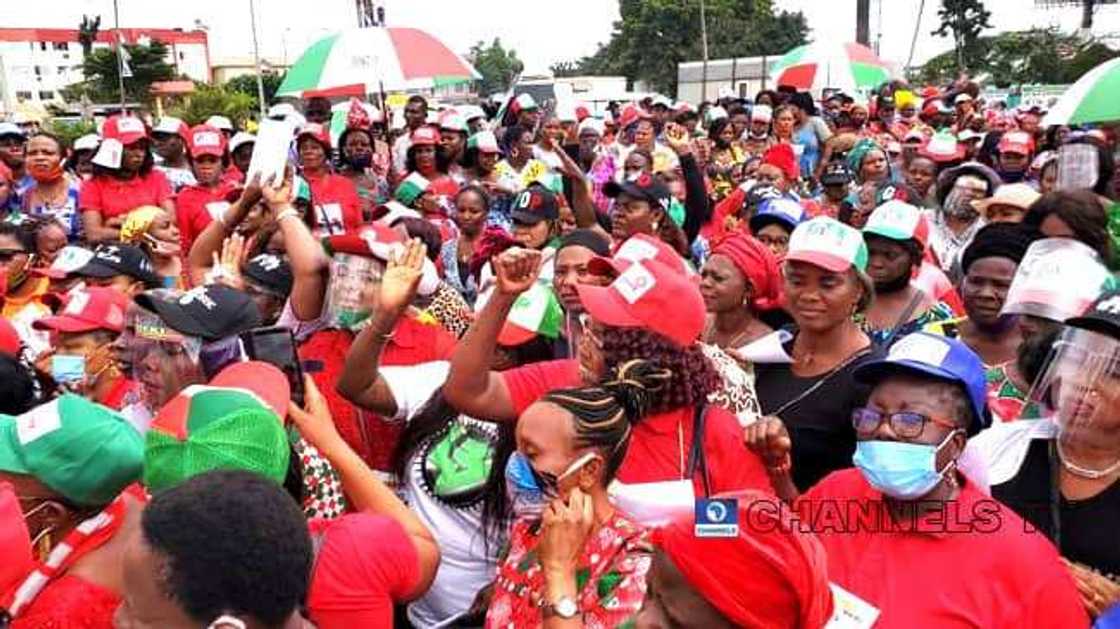 Rikicin PDP: Ba a gama da rikici da Uche Secondus ba, matan PDP za su tafi kotu Rikicin PDP: Ba a gama da rikici da Uche Secondus ba, matan PDP za su tafi kotu