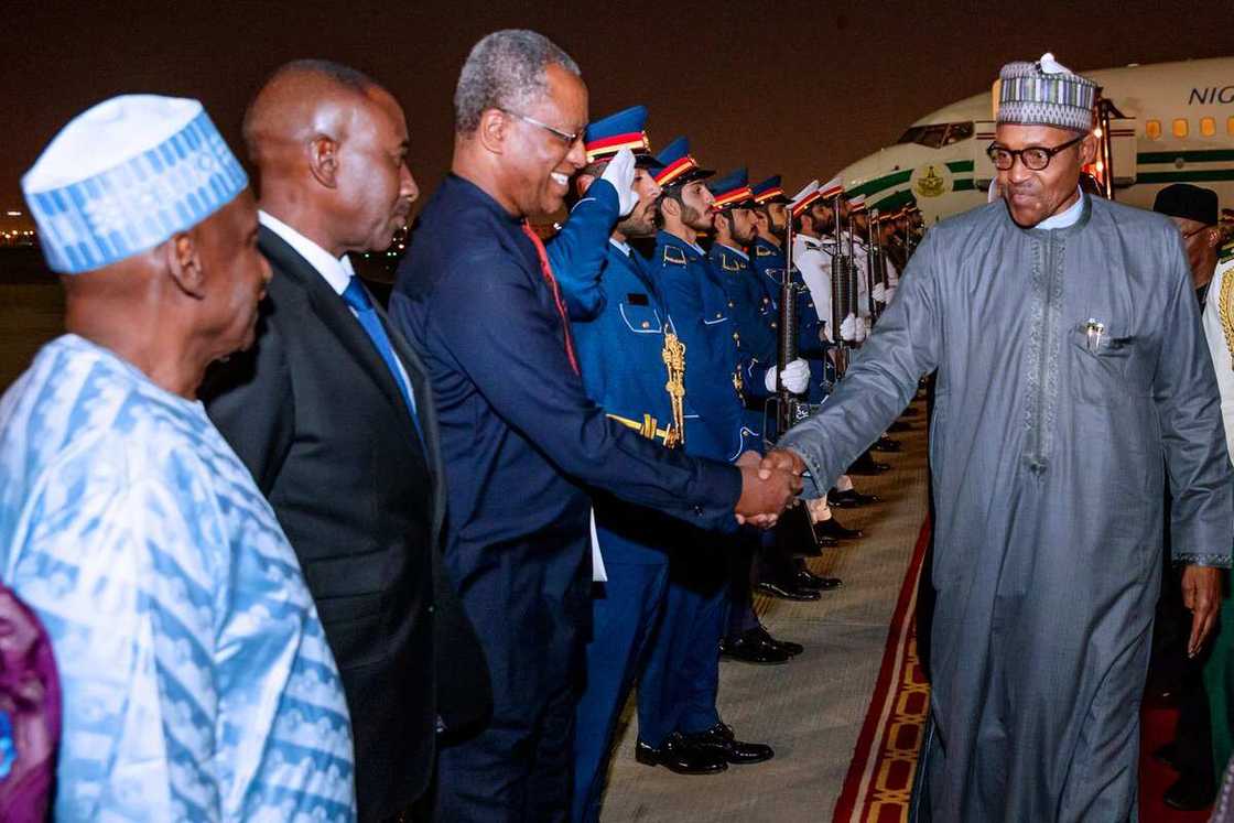 Hotuna: Shugaban kasa Buhari na gaisawa da tawagar 'yan Nigeria a Dubai