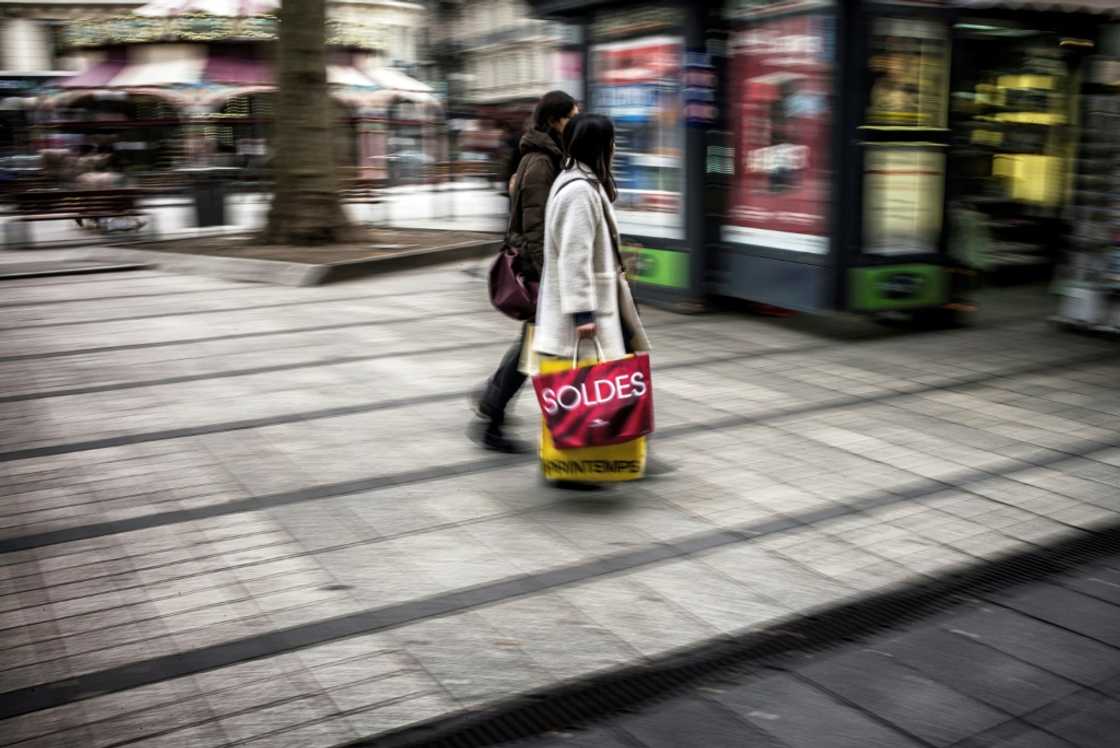 Economists worry about weak French consumer spending