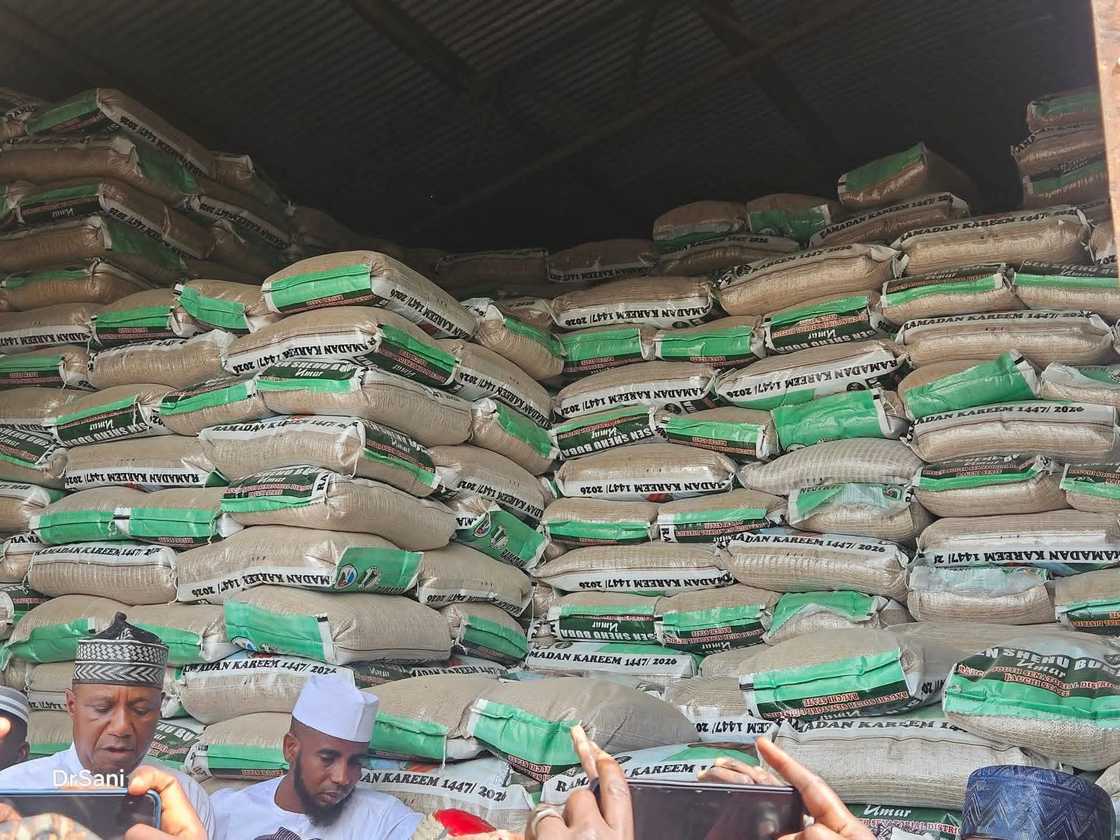 Sanata Buba Shehu ya yi rabon shinkafa