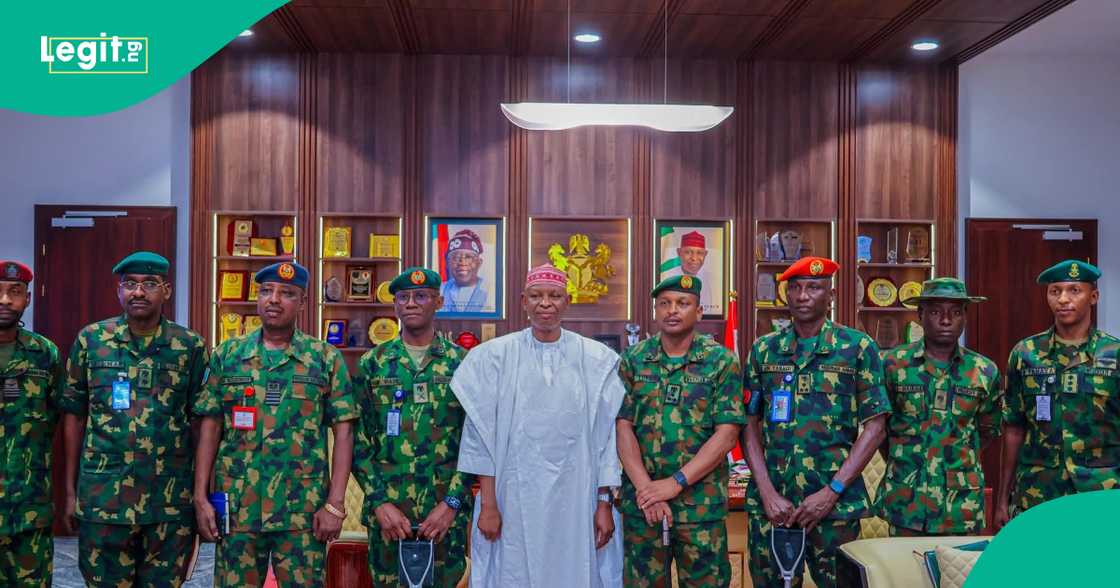 Gwamna Abba da sojojin Najeriya. Gwamna Abba da sojojin Najeriya.