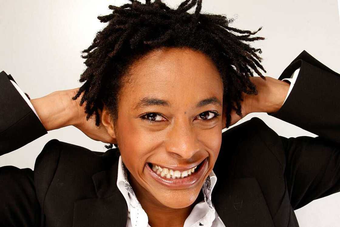 Shirley Souagnon: enfance, couple, taille, photos de l'humoriste Shirley Souagnon: enfance, couple, taille, photos de l'humoriste