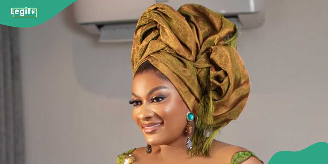 May Edochie's fan laugh at Yinka over breakup. May Edochie's fan laugh at Yinka over breakup.