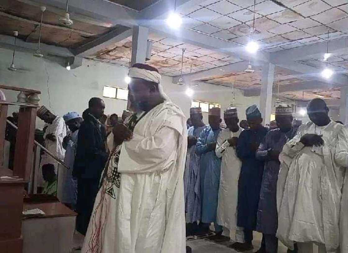Mutanen da suka yi Sallah a Sokoto. Mutanen da suka yi Sallah a Sokoto.