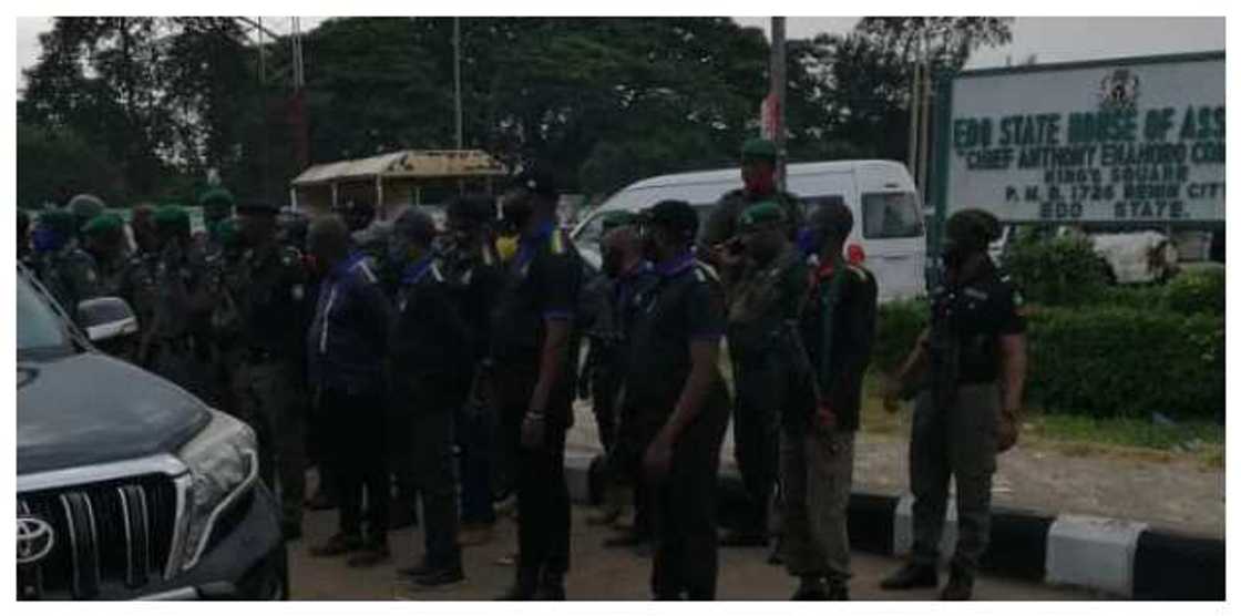 ‘Yan sanda sun mamaye majalisar dokokin Edo ne saboda shaharar Obaseki - PDP ‘Yan sanda sun mamaye majalisar dokokin Edo ne saboda shaharar Obaseki - PDP