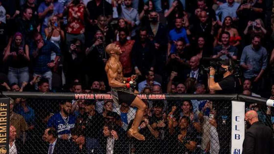 Kamaru Usman Knocks Out Jorge Masvidal in 2nd Round to Retain UFC Welterweight Title Kamaru Usman Knocks Out Jorge Masvidal in 2nd Round to Retain UFC Welterweight Title