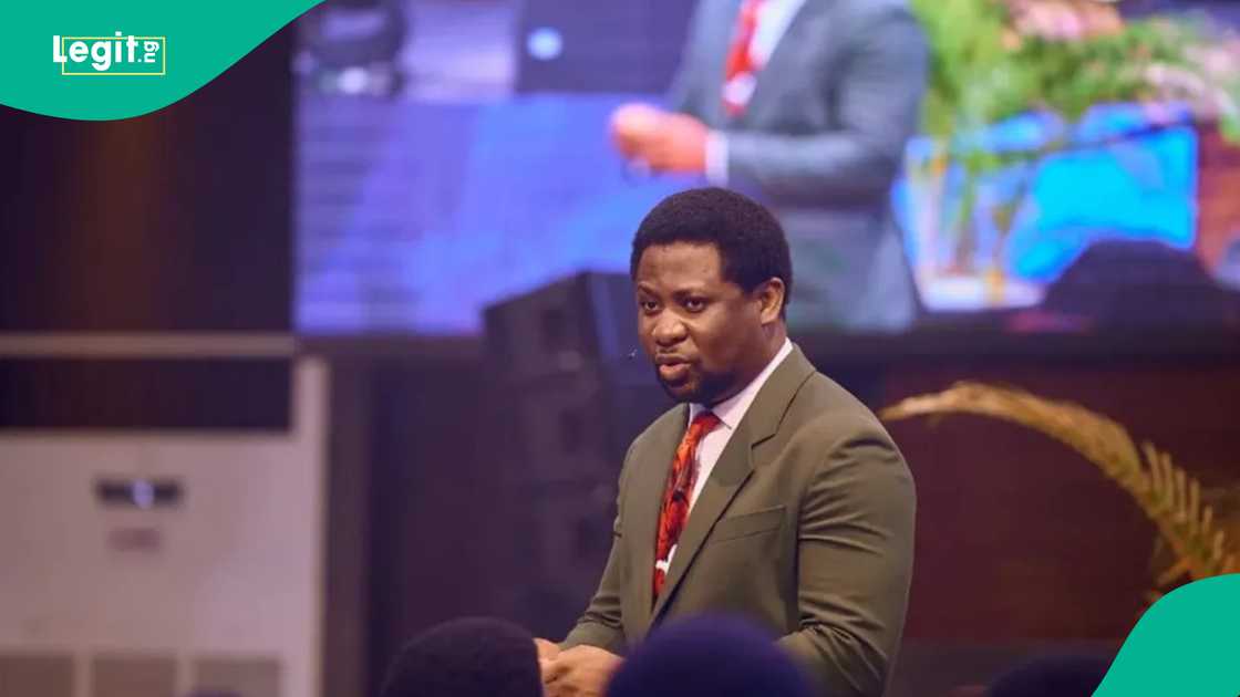 Pastor Femi Lazarus speaks about ladies during sermon Pastor Femi Lazarus speaks about ladies during sermon