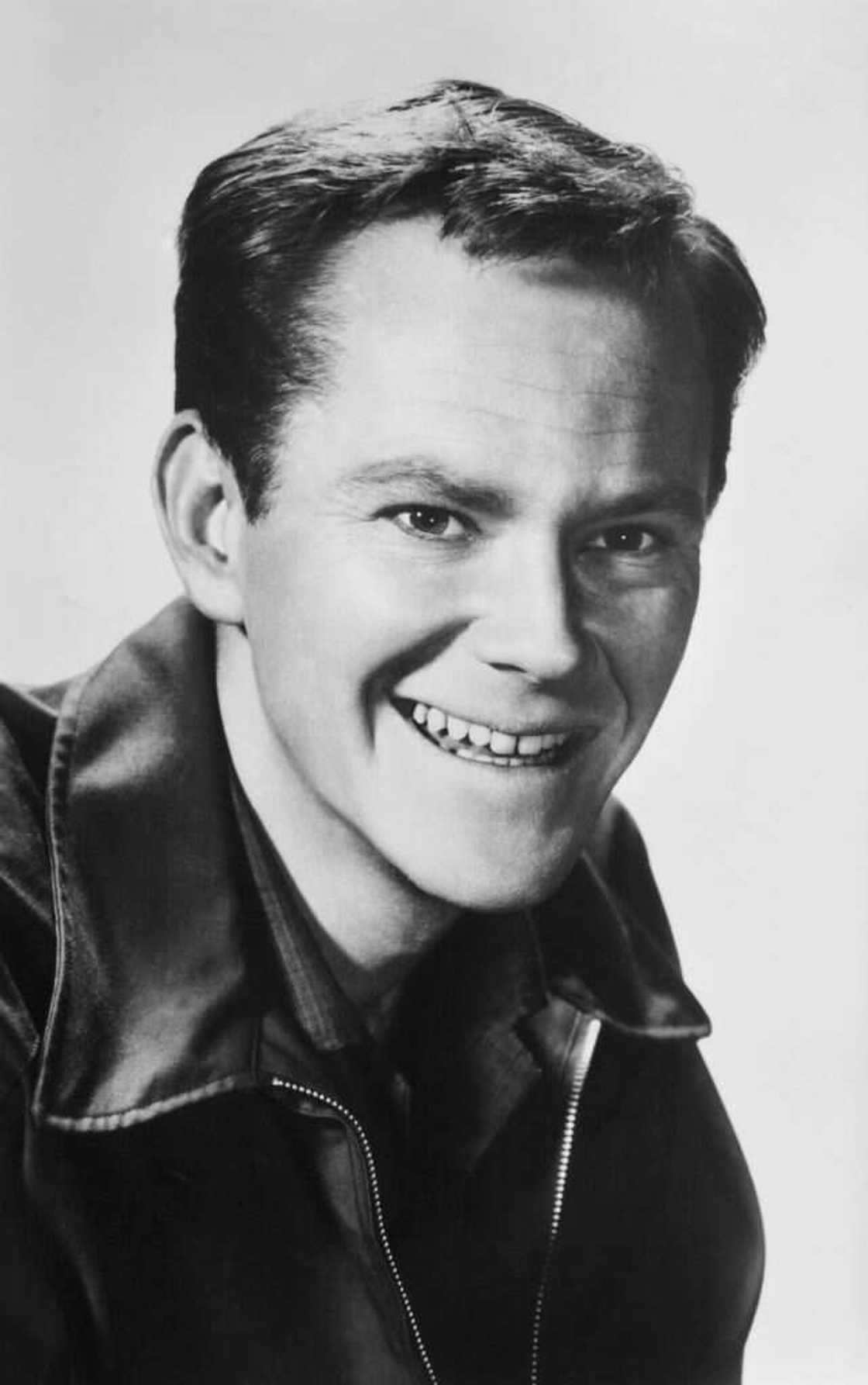D. Sargent, biographie de l'acteur de Ma sorcière bien aimée D. Sargent, biographie de l'acteur de Ma sorcière bien aimée