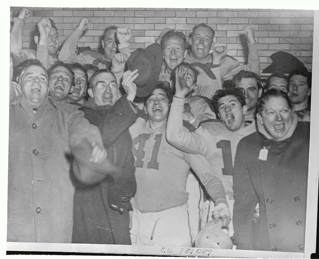 Cleveland Browns celebrate the 1945 championship Cleveland Browns celebrate the 1945 championship
