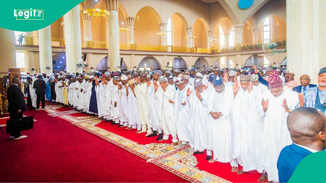 An daura auren 'ya'yan ministan tsaro, Bello Matawalle a masallacin kasa a Abuja. An daura auren 'ya'yan ministan tsaro, Bello Matawalle a masallacin kasa a Abuja.