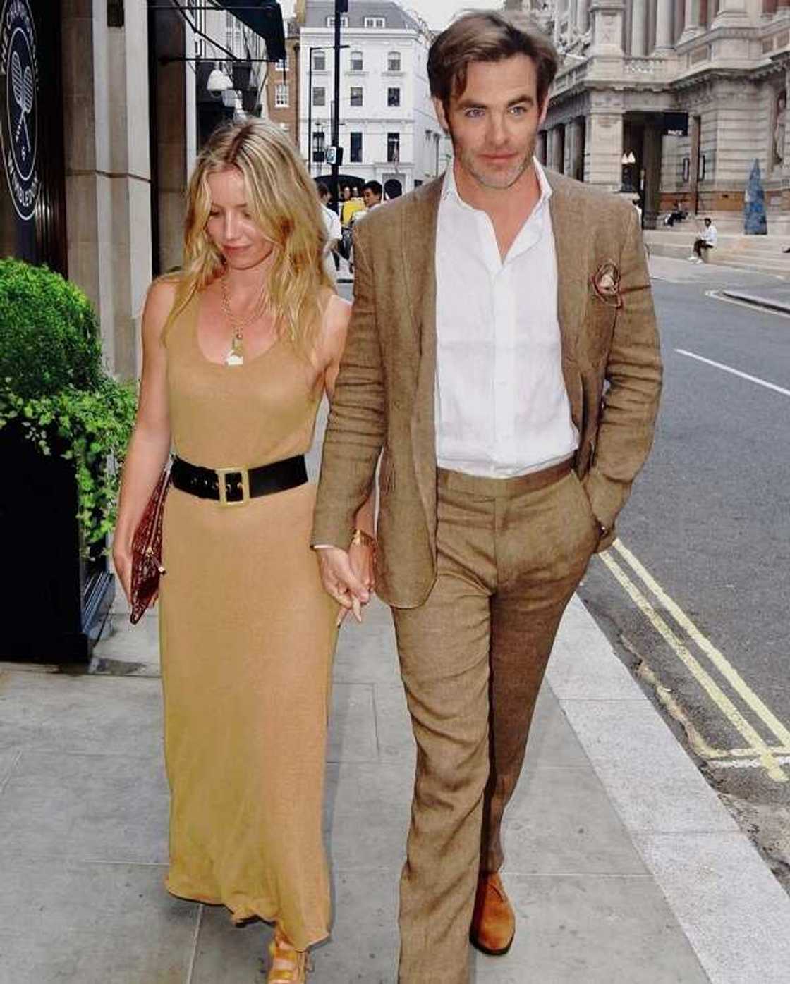 Annabelle Wallis Chris Pine