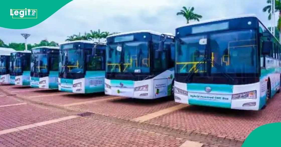 FG presents 64 CNG buses