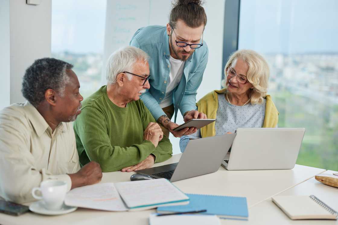 A yung man and elderly people A yung man and elderly people
