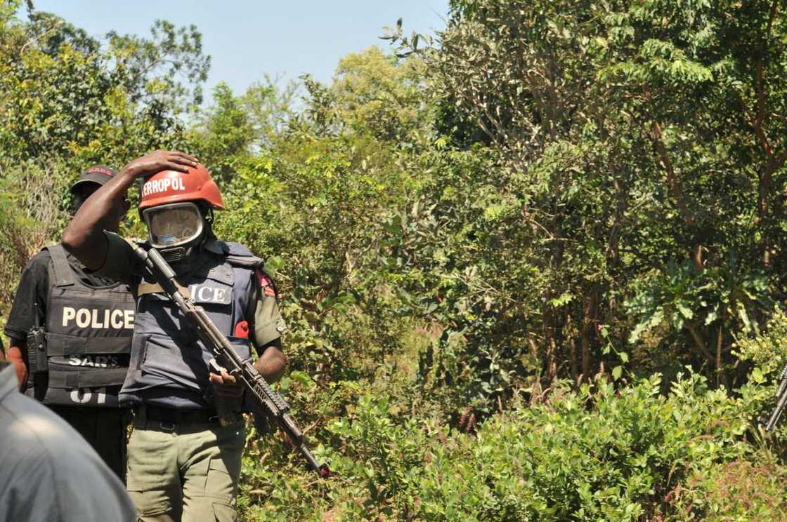 Yan bindiga sun yi garkuwa da wani limamin cocin Katolika a Abuja Yan bindiga sun yi garkuwa da wani limamin cocin Katolika a Abuja