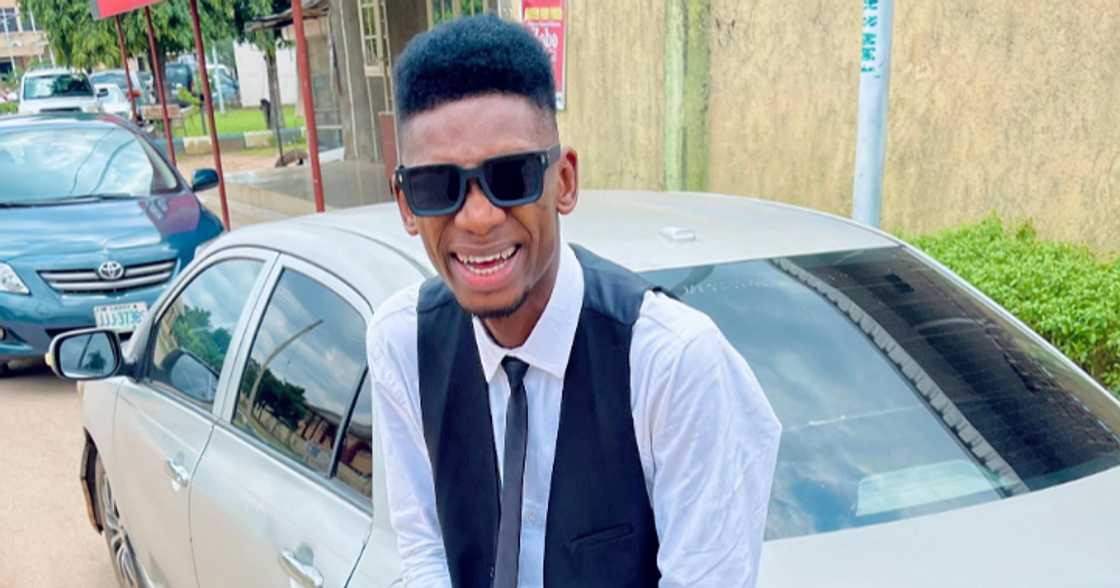 Wife storms out to stop her husband from settling bridesmaid's N38k makeup bill during a wedding game. Wife storms out to stop her husband from settling bridesmaid's N38k makeup bill during a wedding game.