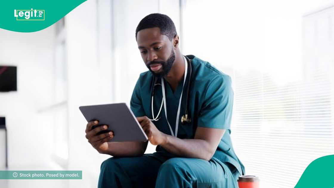 Nigerian doctor laments low income after 10 years, Honda Accord breakdown in Abeokuta, Lexus mockery sparks debate on economic hardship. Nigerian doctor laments low income after 10 years, Honda Accord breakdown in Abeokuta, Lexus mockery sparks debate on economic hardship.