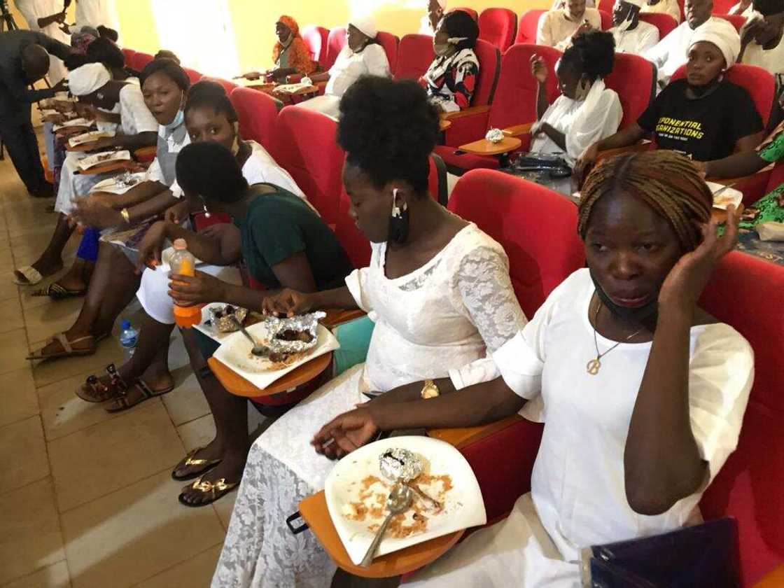 Sheikh Gumi Ya Gana da Daliban Afaka, Ya Bayyana Yadda Ya Taimaka Aka Ceto Su Sheikh Gumi Ya Gana da Daliban Afaka, Ya Bayyana Yadda Ya Taimaka Aka Ceto Su