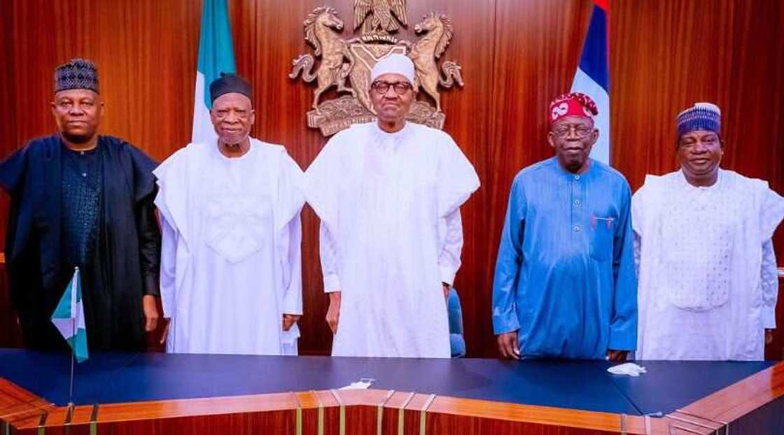 APC chiefs in Villa APC chiefs in Villa
