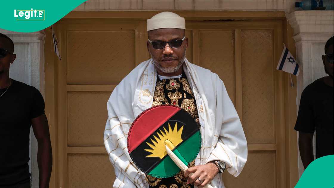 Shugaban IPOB, Nnamdi Kanu ya jagoranci kafa rundunar ESN, da ke ta'addanci a Kudu maso Gabas. Shugaban IPOB, Nnamdi Kanu ya jagoranci kafa rundunar ESN, da ke ta'addanci a Kudu maso Gabas.