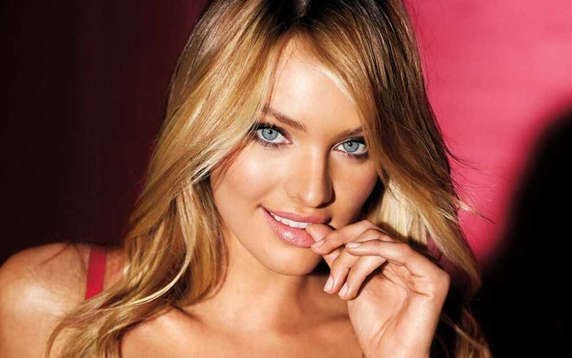 Deepika Padukone, Taylor Swift, da sauran Matan da aka sallamawa a kyau Deepika Padukone, Taylor Swift, da sauran Matan da aka sallamawa a kyau