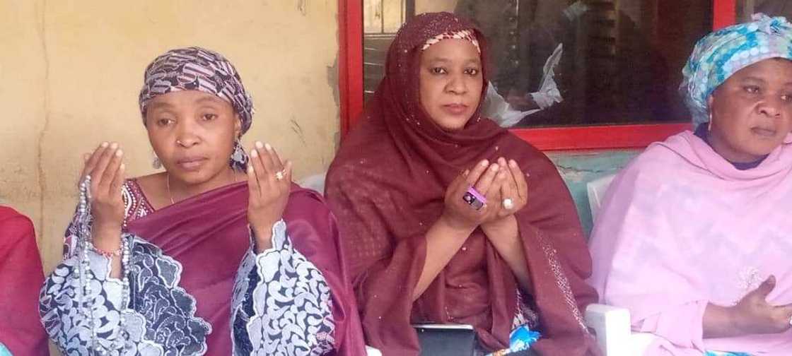 Hotunan jaruman Kannywood da suka shirya taron addu’a ga mamatan masana'antar Hotunan jaruman Kannywood da suka shirya taron addu’a ga mamatan masana'antar