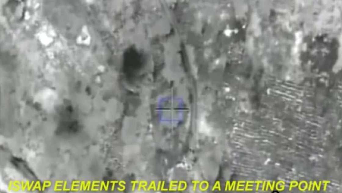 Cikin hotuna, jiragen yaƙin NAF sun yi wa taron ƴan Boko Haram ruwan wuta, sun kashe 37 a Sambisa Cikin hotuna, jiragen yaƙin NAF sun yi wa taron ƴan Boko Haram ruwan wuta, sun kashe 37 a Sambisa