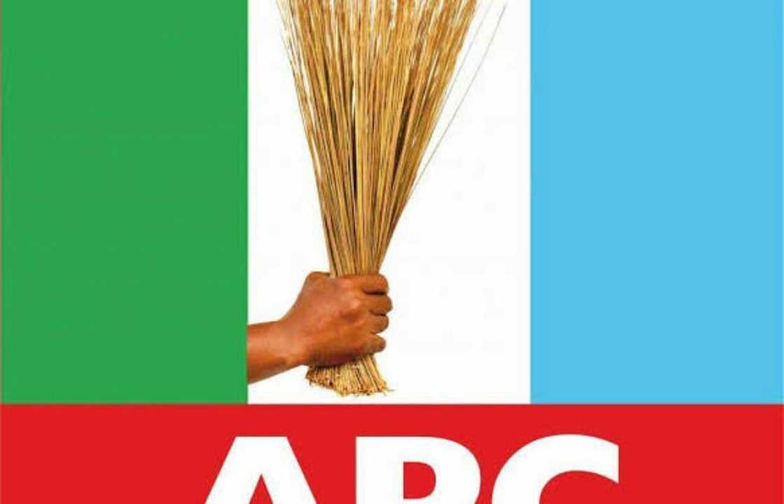 'Yan bindiga sun sace jiga-jigan jam'iyyar APC a Kaduna 'Yan bindiga sun sace jiga-jigan jam'iyyar APC a Kaduna