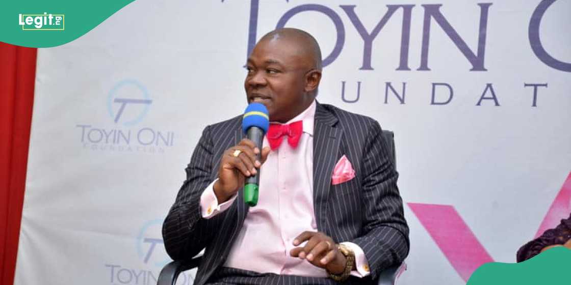 Dr Femi Olaleye addresses crowd Dr Femi Olaleye addresses crowd