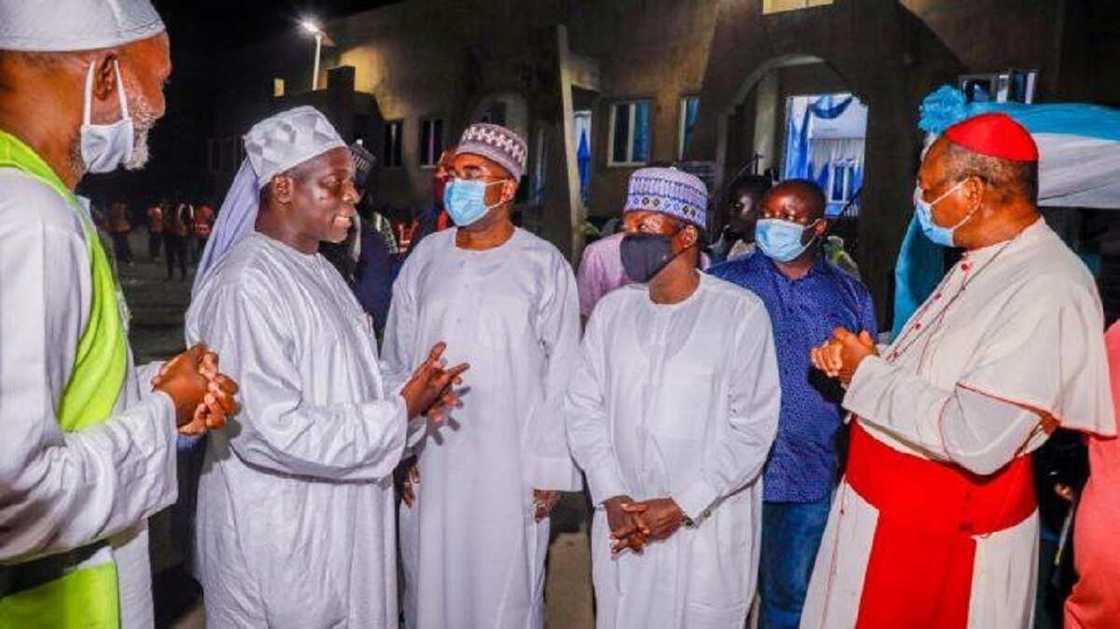 Lalong da Onaiyekan Sun Ziyarci Cibiyar Musulunci Yayin Azumi Don Bada Gudunmawa Lalong da Onaiyekan Sun Ziyarci Cibiyar Musulunci Yayin Azumi Don Bada Gudunmawa