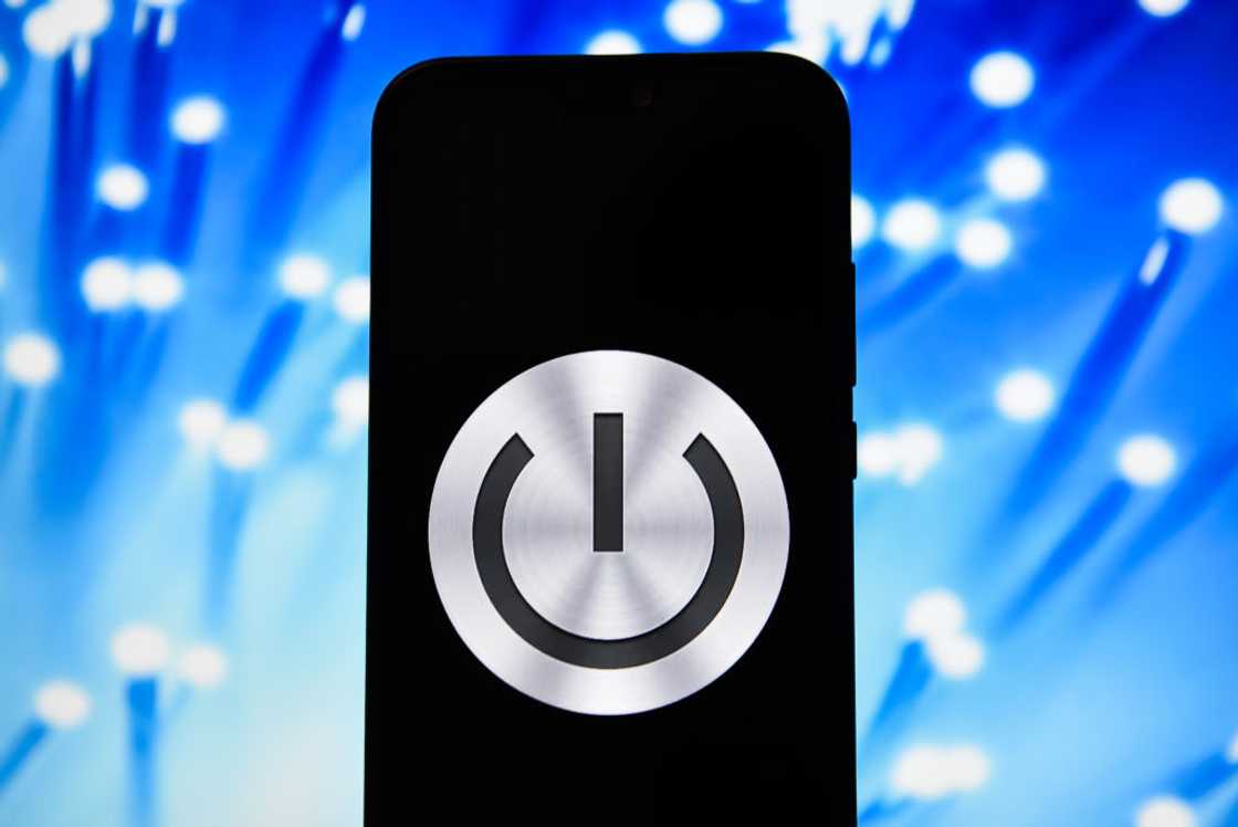 A power sign displayed on an Android mobile phone.