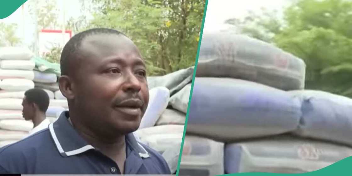 Photo of man explaining the price of cement Photo of man explaining the price of cement