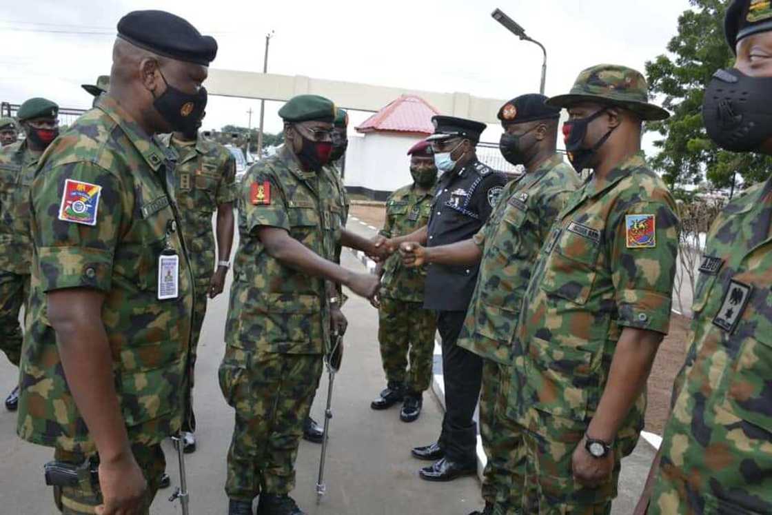 COAS Yahaya greeting top Army officials