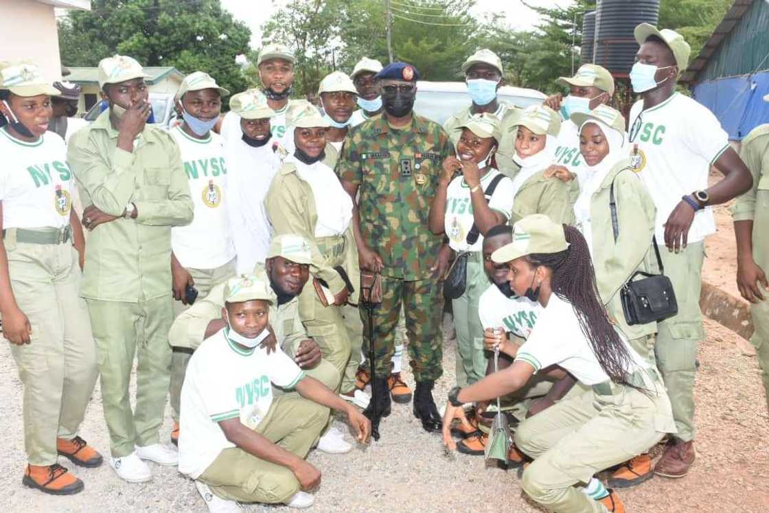 Gwamnatin Tarayya Ta Yaba da Aikin NYSC, Tace Aikin Yayi Fice Wajen Haɗa Kan Yan Najeriya Gwamnatin Tarayya Ta Yaba da Aikin NYSC, Tace Aikin Yayi Fice Wajen Haɗa Kan Yan Najeriya
